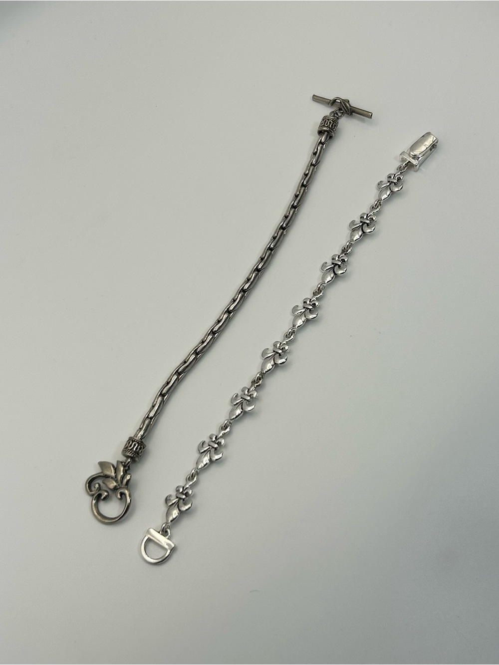 Silver-tone Bracelet Pair of 2 Fleur de Lis Link Leaf Charm Toggle Bracelet - Picture 7 of 9